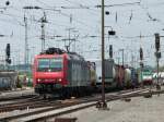 482 023-9 zieht am 05.05.2011 einen KLV-Zug aus Aachen West.