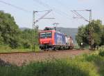 482 001 als Umleiter wegen der Baustelle auf der Main-Weser-Bahn mit dem  Bertschi -Zug in Fahrtrichtung Sden.