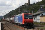 SBB Cargo 482 010 am 17.8.11 mit einem Gterzug bei der Durchfahrt durch Kaub.