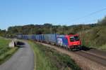 482 039 mit einem Containerzug am 15.10.2011 bei Plling.