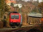 482 043-7 rollt am 26.11.2011 die Rampe der Montzenroute vom Gemmenicher Tunnel nach Aachen West runter.