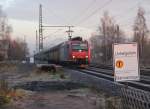 Aller Warnungen zum Trotz entstand am Morgen des 23.11.2011 dieses Bild von 482 034-6 mit geschlossenen ARS Autotransportwagen in Richtung Sden.