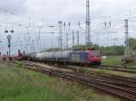 Kesselzug von WRS nach Stendell bei der Ausfahrt aus dem Cargo-Bahnhof Rostock-Seehafen.Aufgenommen am 20.05.06