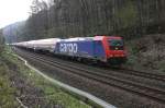 482 035-3 der SBB fhrt am 18.4.2012 mit einem Tankzug aus Tschechien kommend Richtung Dresden durch das Elbtal.