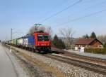 Die Re 482 045 mit einem Containerzug am 24.02.2011 unterwegs bei Vilshofen.