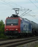 Am 24.08.2012 kam Re 482 025-4 mit einem Kesselwagenganzzug gen Norden.