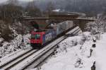 482 048 der SBB Cargo bei Dettenhofen an einer alten Feldwegbrcke.(1.12.12,KBS 880)