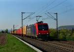 Re 482 047 mit einem Containerzug am 19.04.2011 bei Himmelstadt.