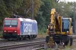 SBB cargo 482 017 am 15.9.12 als Lz in Ratingen-Lintorf.Der Bagger echts war dabei die abgesackte Stelle im Ausweichgleis zu entfernen.