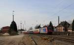 482 002-3 fuhr am 23.03.2013 mit dem AKE-Rheingold aus dem Sden nach Papenburg, hier in Aschendorf.