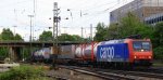 482 003-1 von SBB-Cargo kommt aus Richtung Kln,Aachen-Hbf mit einem langen Containerzug aus Gallarate(I) nach Antwerpen-Oorderen(B) und fhrt in Aachen-West ein in der Abendsonne am Abend des