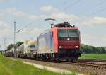 Auf Umleiterwegen kommt hier am Samstagmittag den 25.25.2013 die SBB-Cargo 482 012-2 bei Gubberath mit einem KLV am Hacken gen Grevenbroich gefahren.