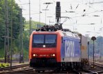 482 007-2 von SBB-Cargo fhrt mit einem langen Containerzug aus Antwerpen-Oorderen(B) nach Gallarate(I) bei der Ausfahrt von Aachen-West und fhrt in Richtung Aachen-Hbf,Kln bei schnem Sonnenschein