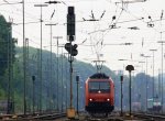 482 004-9 von SBB Cargo rangiert in Aachen-West bei Sonne und Wolken im Mix am 1.6.2013.