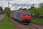 SBB Cargo Re 482 019-7 zusammen mit SBB Cargo Re 482 010-6  Verstehen sie mehr als nur Bahnhof?  als Doppeltraktion vor einem schwerem KLV in der Kurve von Schallstadt in Richtung Schweiz.