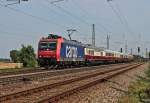 SBB Cargo Re 482 011-4 mit dem AKE-Rheingold von Dsseldorf Hbf nach Chur (CH) am 31.08.2013 bei der Durchfahrt in Orschweier.