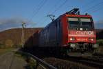 482 028-8 mit einen Containerzug hinter Wernfeld am 24.10.13.