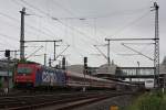 SBB Cargo 482 047 verlässt am 30.6.13 mit einem langen Sonderzug den Startbahnhof Düsseldorf-Flughafen.