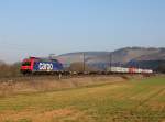 Die Re 482 048 mit einem Containerzug am 17.03.2012 unterwegs bei Himmelstadt.