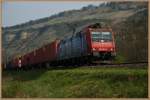 482 010-6 mit einen Containerzug bei Thüngersheim am 01.04.14.