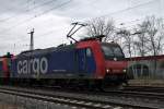 Lokportrait von der SBB Cargo Re 482 005-6, die am 28.02.2014 zusammem mit Re 482 019-7 und einem Containerzug durch die Bahnanlagen von Müllheim (Baden) gen Schweiz fuhren.