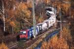 Baureihe 482 mit einem Containerzug auf dem Weg nach Sden.