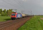 Re 482 043 mit einem Kesselzug am 24.04.2014 bei Plattling.