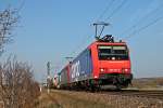 Den BASF-Zug aus Ludwigshafen BASF nach Muttenz der SBB Cargo International bespannten am 08.03.2014 die Re 482 021-3 mit Re 482 006-4 auf dem gesamten Laufweg. Hier ist das Gespann beim kleinen Örtchen Hügelheim auf der KBS 703.