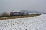 Re 482 007-2 und 482 002-9 oberhalb von Frick, 08.02.2015.