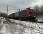 SBB Traxx 482 030-4 am Containerzug aus Hof, gesehen am 24.01.2015 in Plauen.