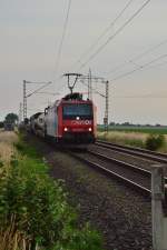 SBB Cargo 482 028-8 mit einem Güterzug gen Rheydt fahrend am Abend des 29.6.2015 