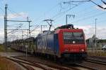 Auch 482 041 musste am 09.07.15 wegen 155 060, welche das Hauptgleis blockierte, über das Bahnsteiggleis geleitet werden. Fotografiert vom Bahnsteigzugang.