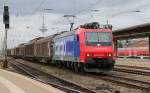 482 030-4 kam am 19.06.2014 mit Deutschland Beflaggung und Schiebewandwagen in Richtung Süden durch den Bremer Hauptbahnhof.