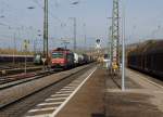 SRI/SBB: Ein Güterzug von SBB Cargo International mit der 482 019-7 anlässlich einer seltenen Begegnung mit der SRT 151 124-5 (ehemals DB) in Weil am Rhein am 31.