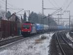 Auch am 7.1.1 in Weddel kurz vor Braunschweig gesehen:  482 044-5 von SBB-Cargo kommt mit einem Kesselwagenzug aus Richtung Magdeburg.