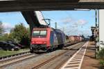 Am 17.10.2014 fuhr Re 482 004-9 mit einem Containerzug durch Orschweier gen Süden.