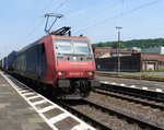 Die 482 018-9 der SBB-Cargo mit einem Güterzug durch Königswinter in Richtung Koblenz unterwegs, DEN 04.07.2015