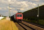 Mit einem reinrassigen Tankwagenzug kommt die SBB-Cargo 482 035-3 auf Allerheiligen zugefahren, weil sie einer S11 hinterher schleichen musste.