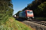 482 049-4 hat einen Containerzug am Haken und ist in Richtung Süden unterwegs,gesehen am 24.08.16 bei Burghaun.