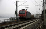 482 007-2 von der SBB Cargo kommt aus Richtung Köln,Koblenz mit einem Güterzug aus Antwerpen-Oorderen(B) nach Gallarate(I) und fährt durch Rüdesheim(am Rhein) in Richtung