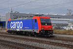 Re 484 004-7 durchfährt solo den Bahnhof Rupperswil. Die Aufnahme stammt vom 07.01.2022.