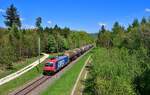 Re 484 007 mit einem Güterzug am 27.04.2022 bei Sisseln.