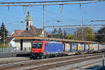 Re 484 013-8 durchfährt am 27.10.2022 den Bahnhof Rupperswil.