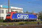 Re 484 002-1 durchfährt am 19.10.2022 solo den Bahnhof Pratteln.