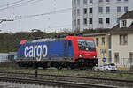 Re 484 009-6 durchfährt am 17.01.2023 den Bahnhof Pratteln.