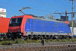 Re 484 017-9 durchfährt am 25.10.2022 solo den Bahnhof Pratteln.