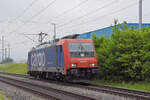 Re 484 018-9 fährt am 23.05.2023 Richtung Bahnhof Itingen.