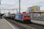 Re 484 008-8 durchfährt am 08.02.2024 den Bahnhof Pratteln.