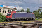 Re 484 013-8 durchfährt am 22.07.2024 solo den Bahnhof Pratteln.