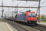 Re 484 017-9 durchfährt am 13.11.2024 den Bahnhof Pratteln.